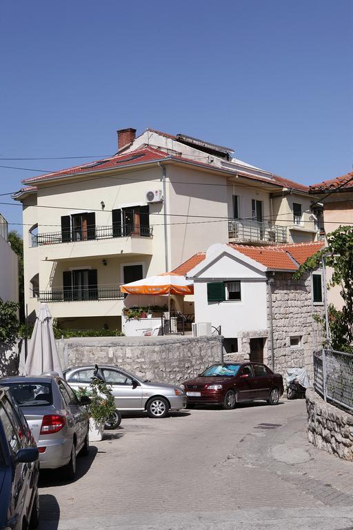 Apartments Coce *